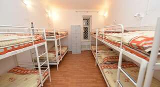 Гостиница Абрикос Хостел Китай-Город Москва Кровать в общем номере для мужчин и женщин с 8 кроватями-1